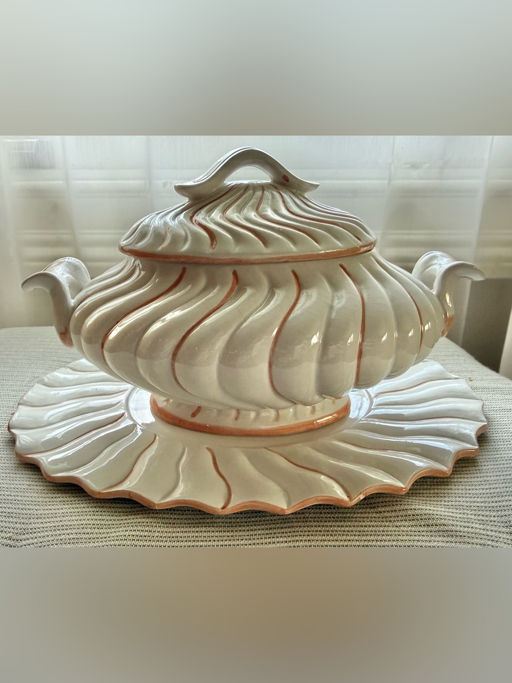 Ceramic Gravy Tureen Creamy White w/Terracotta color accent &Matching Underplate - Picture 2 of 9